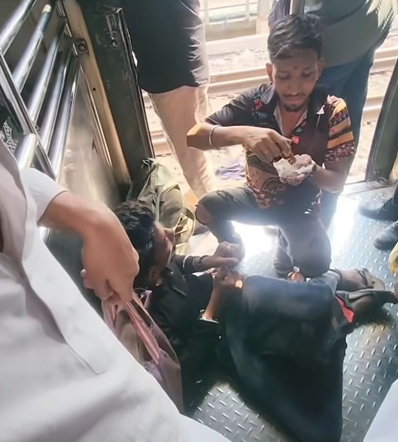 Thane:Drug Abuse Between Thane and Kalyan on a Local Train