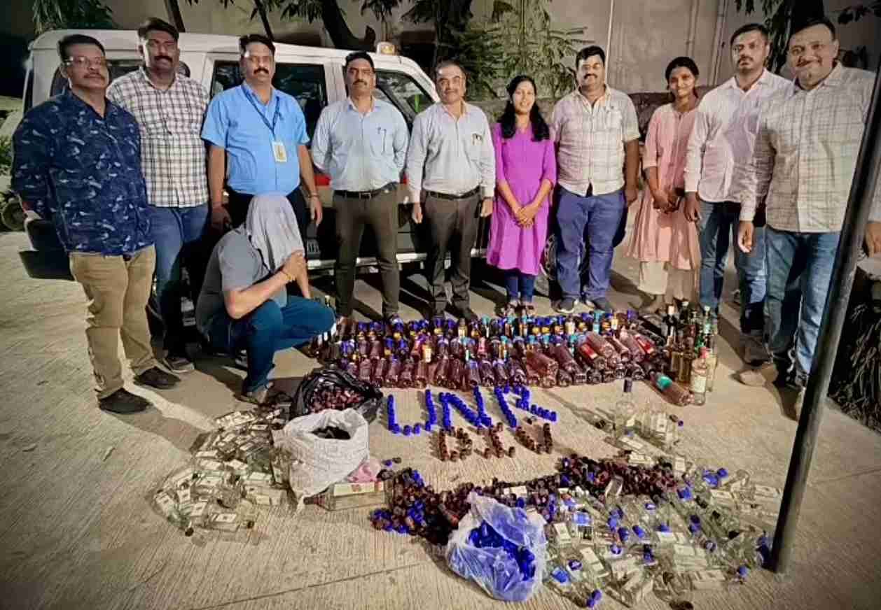 Ulhasnagar Police Raid Illegal Liquor Den, Accused Arrested with Fake Imported Stock.