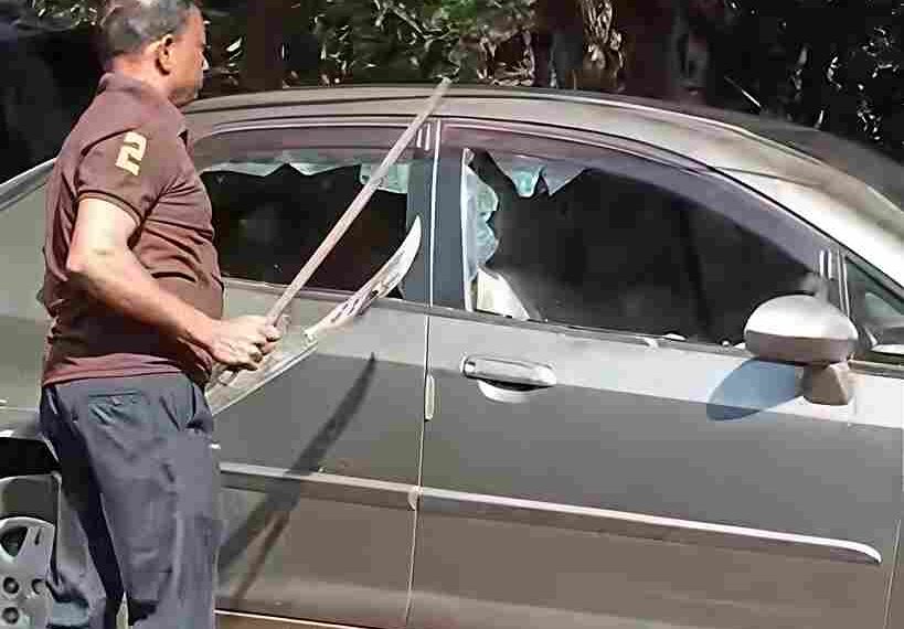 Chiplun Horror Armed Man Vandalizes Car, Threatens Elderly Woman in Kadwai.