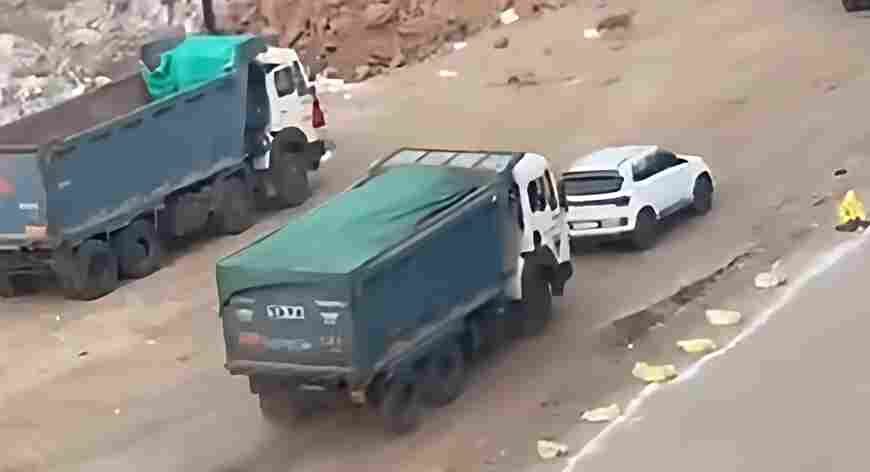Dombivli West Shocker Dumper Driver Rams Contractor’s Car Over Unpaid Wages.