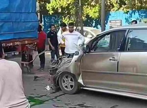 Ulhasnagar Innova Car Accident Near C-Block Gurudwara Creates&hellip;