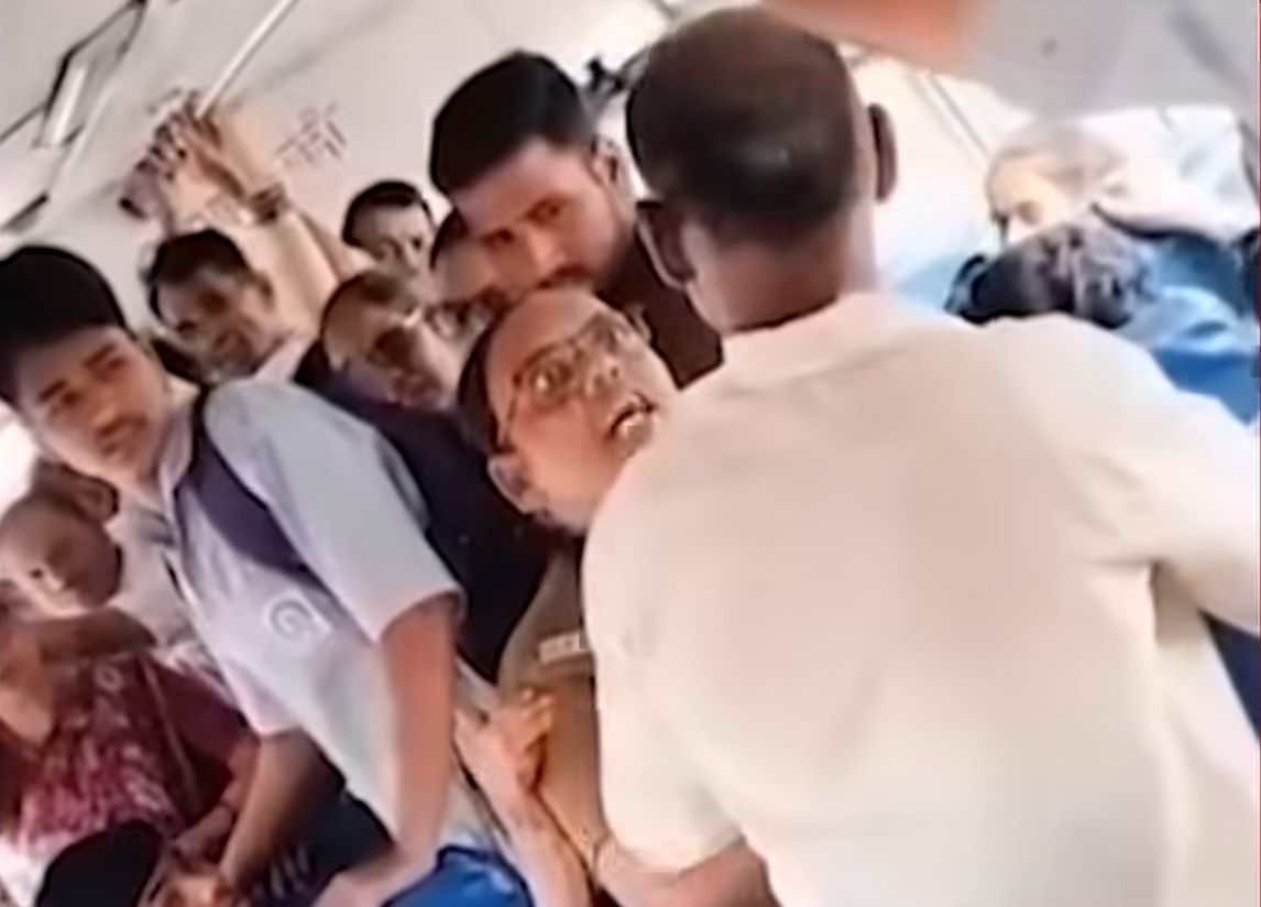 Viral Video Female Bus Conductor&hellip;