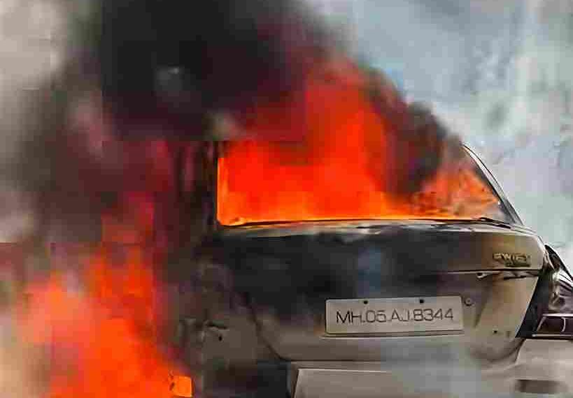 Ulhasnagar News: Car Catches Fire Near Madhuri Beer Shop in Camp 4.
